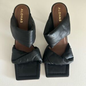 Alohas twist black leather sandal heel